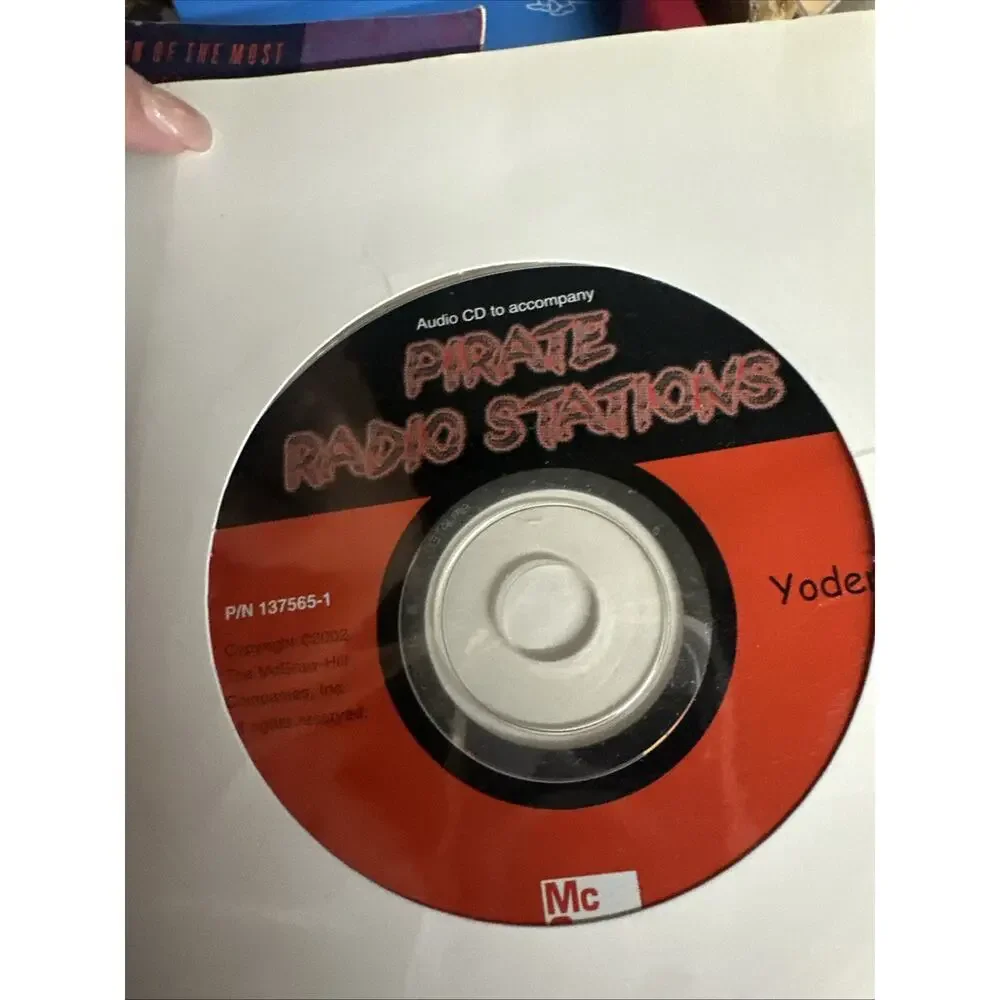 Pirate Radio Stations : Tune-in Underground Broadcasts by Andrew‎ Yoder Luke New